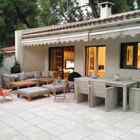 Sani Leventis, Apollon And Sokrates Corner * باراليا ساني